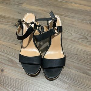 Black wedges